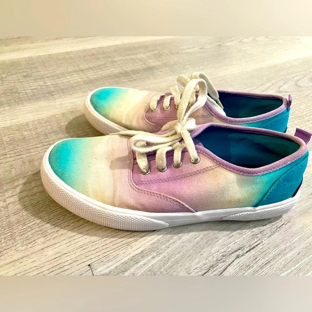 Sperry colorful gradient